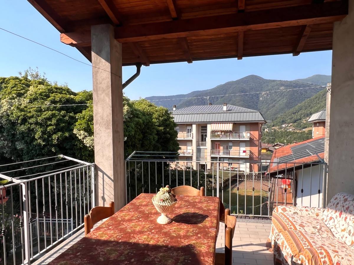 CASA INDIPENDENTE 2 LATI CASA INDIPENDENTE 2 LATI